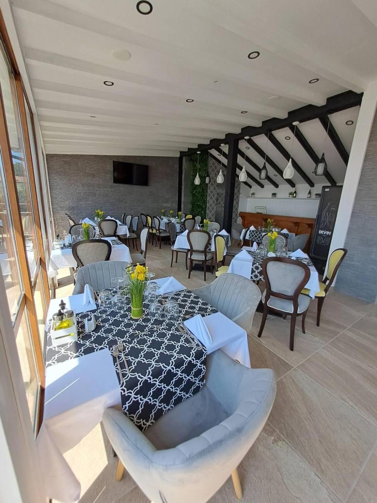 Vemara City Boutique Hotel-Free Parking Varna Extérieur photo