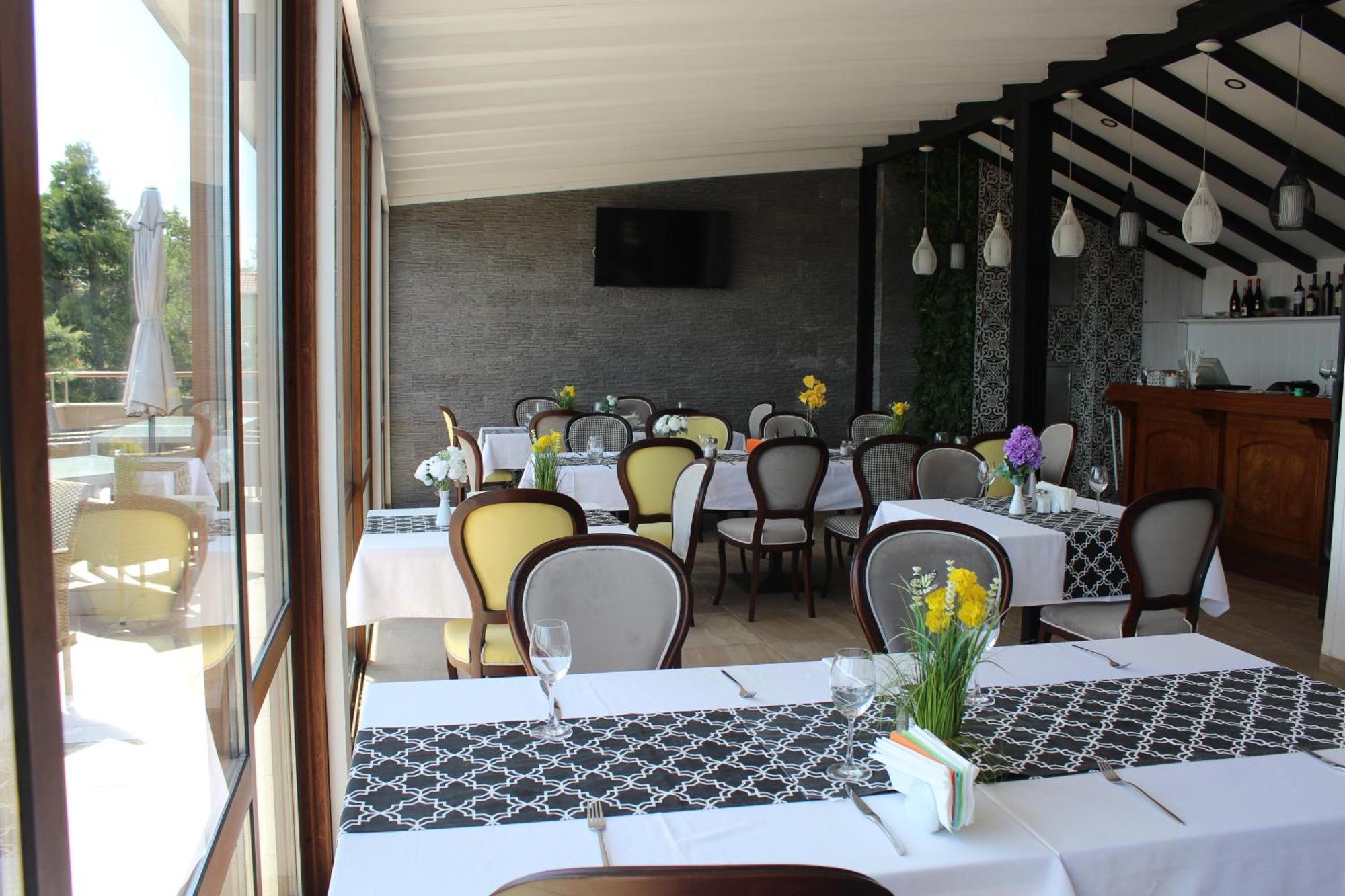 Vemara City Boutique Hotel-Free Parking Varna Extérieur photo